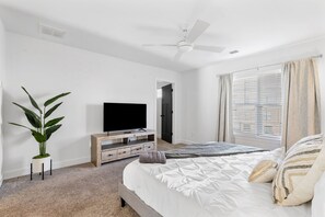 2 bedrooms, iron/ironing board, free WiFi, bed sheets