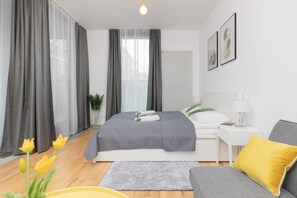 Iron/ironing board, WiFi, bed sheets