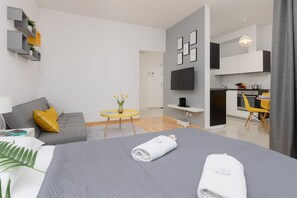 Iron/ironing board, WiFi, bed sheets