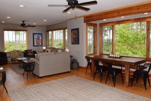 Smart TV, fireplace, foosball, table tennis - Treehouse- Fire Pit, Basketball Court, Bikes, Kayaks & Casita w/ Game Room (Chincoteague)