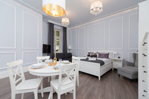 Dining - Czapskich 1 | Rynek Kraków | Studio for 4 Guests (Kraków)