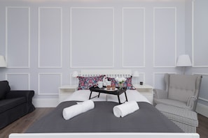 Iron/ironing board, WiFi, bed sheets