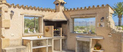 المنطقة المحيطة بالمنشأة