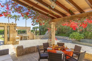 Outdoor dining - Villa Can Cosme (Alcúdia)