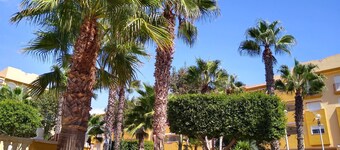 Apartment with terrace close to the golf course and the beach