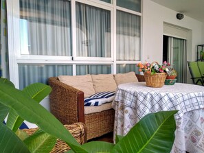 Outdoor dining - Apartment with terrace close to the golf course and the beach (Almerimar)