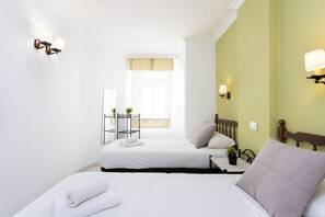 Ferros/tábuas de passar roupa, Wi-Fi de cortesia, roupa de cama