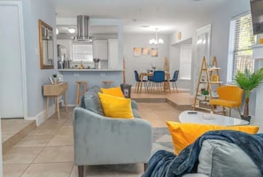 Smart-TV, peis og bøker