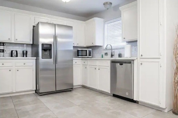 Frigorífic, microones, forn i placa de cuina