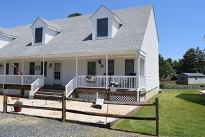 Exterior - Saltwater Sunrise- 2BR | Pond Front | Close to Park (Chincoteague)