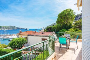 Outdoor dining - LA MALMAISON II AP4315 By Riviera Holiday Homes (Villefranche-sur-Mer)