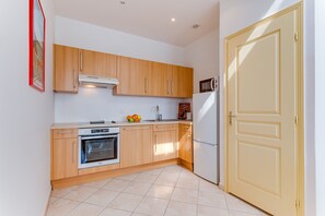 Coffee/tea maker, fridge, oven, dishwasher - LA MALMAISON II AP4315 By Riviera Holiday Homes (Villefranche-sur-Mer)