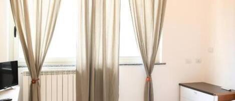 1 camera, Wi-Fi gratuito, lenzuola