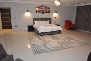 4 soverom, strykejern/-brett, wi-fi (inkludert) og sengetøy