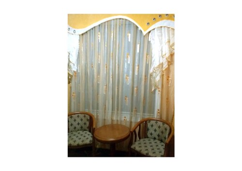 Keep it simple at this peaceful and centrally-located apartmetn.