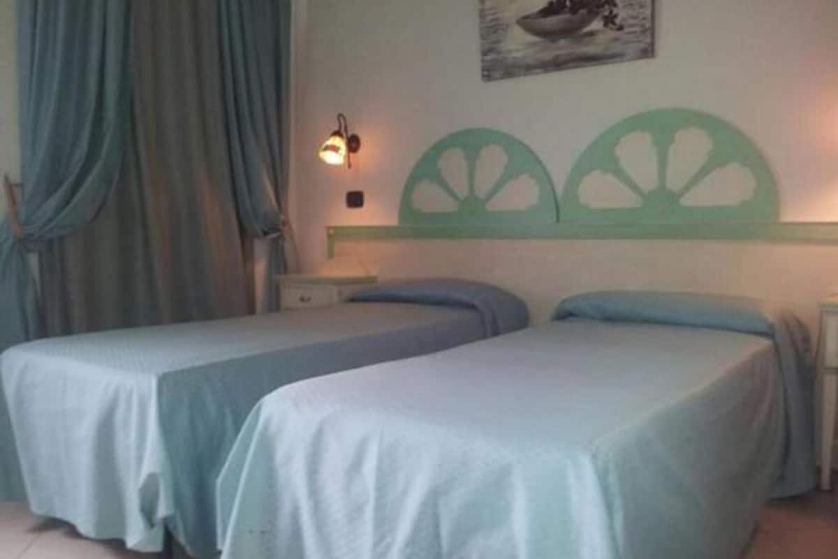 Standaard kamer, 1 twee- of 2 eenpersoonsbedden | Geluiddichte muren, gratis wifi, beddengoed