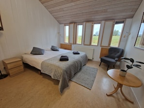 Habitación estándar con 1 cama matrimonial o 2 individuales | Escritorio, espacio para trabajar con laptop y wifi gratis