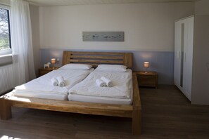 2 Schlafzimmer, Zimmersafe, Bügeleisen/Bügelbrett, Reisekinderbett