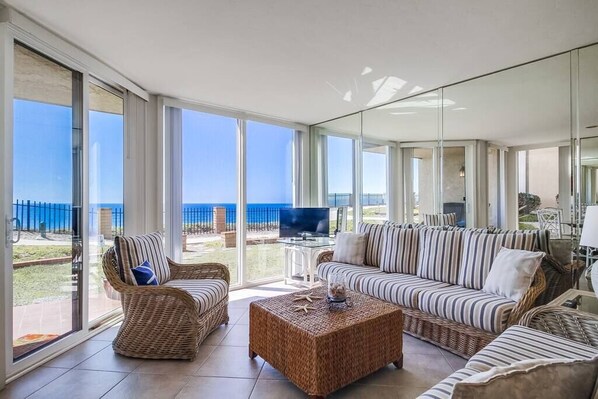 テレビ、書斎 / ワークスペース