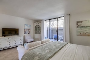 1 bedroom, iron/ironing board, travel crib, WiFi - Stunning Cliffside Condo | Oceanfront (Solana Beach)