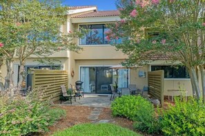 Terrace/patio - "Gulf Wind Retreat" Sandestin Beachside Townhouse, Golf Cart, Pool (Miramar Beach)