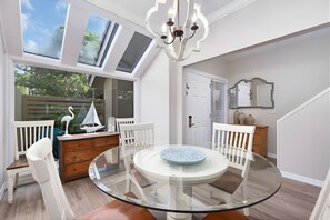 Dining - "Gulf Wind Retreat" Sandestin Beachside Townhouse, Golf Cart, Pool (Miramar Beach)