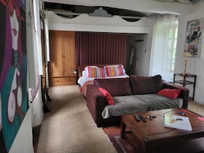 3 bedrooms, free WiFi, bed sheets