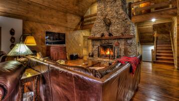 Cabin, 4 Bedrooms | Living room