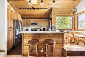Fridge, microwave, oven, stovetop - Beautifully remodeled mountain cabin retreat with incredible mountain views! (Mammoth Lakes)