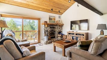 Una Smart TV, una chimenea