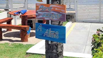 ON02H - Flat 203 324939207 FLAT 203 COM JACUZZI VISTA PARCIAL MAR/PISCINA | Restaurante al aire libre