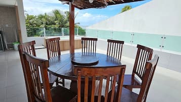 ET06H - Flat 201 324939187 FLAT 201 COM JACUZZI E VISTA MAR/PISCINA | 室外用餐