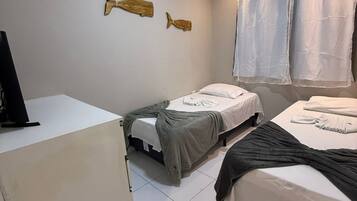 Apartamento tradicional | 2 quartos, roupas de cama antialérgicas, Wi-Fi de cortesia