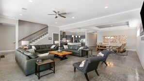 智能电视、壁炉、乒乓球、办公室