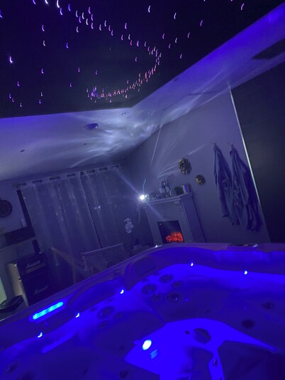 Spa Privatif Jacuzzi et Sauna, Maison de Ville 4 Personnes