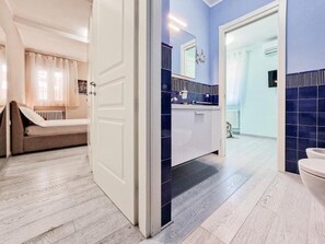 Shower, towels - Apartment 'Villa Galatea Stella Marina' with Sea View & Private Terrace (Capoliveri)