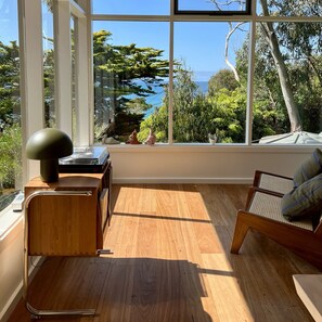 Interior - The Treehouse. Bright Beach House Overlooking the Ocean. 2min Walk to the Beach! (Wye River)