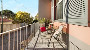 A balcony with outdoor furniture, a railing, and potted plants. - Apartment "Calheta Lofts I" with Mountain View, Private Balcony & Wi-Fi (Lombo Do Doutor)