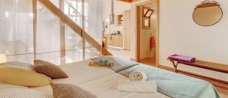 2 bedrooms, iron/ironing board, free WiFi, bed sheets