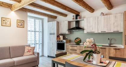 Holiday Apartment 'L'Antica Corte Apt Angelina' with Mountain View, Balcony & Wi-Fi