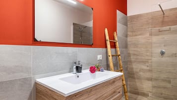 淋浴设施、吹风机、毛巾