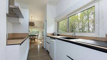 Fridge, microwave, oven, stovetop
