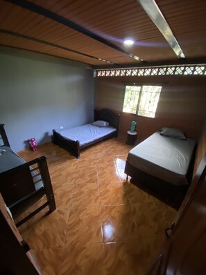 4 bedrooms, free WiFi, bed sheets