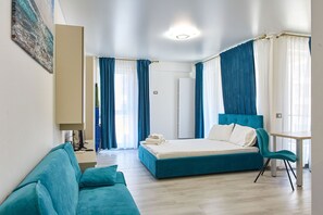 Family Studio | Individually decorated, individually furnished, iron/ironing board - Apartamente Nord 10 (Navodari)