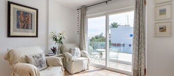 'Edificio Can Sord Appartement Nº 2' met Zeezicht, Terras & Wifi