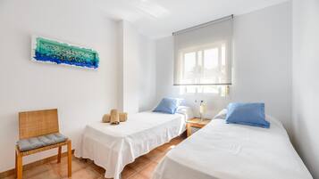 2 slaapkamers, een strijkplank/strijkijzer, gratis wifi, beddengoed