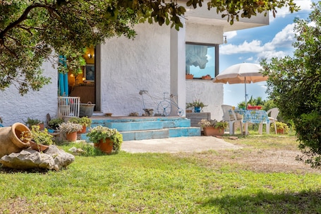 Outdoor dining. Villa 'Maria Antonietta' with Private Garden and Wi-Fi