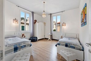 2 dormitorios, tabla de planchar con plancha, wifi gratis y ropa de cama