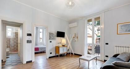 Holiday Apartment '4 Passi Mare' with Balcony, A/C & Wi-Fi