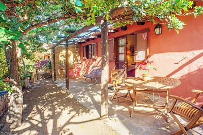 Finca "Casa La Cuadra" with Private Terrace, Shared Garden & Wi-Fi